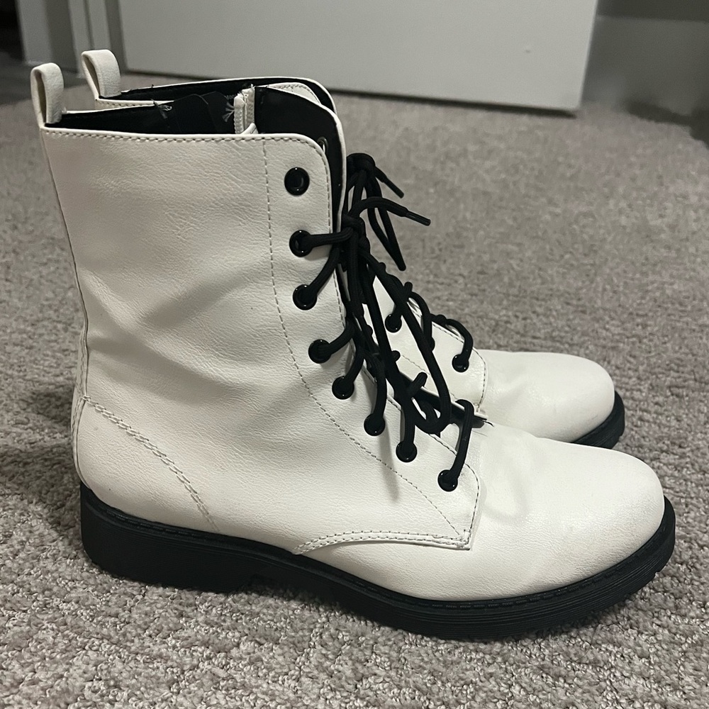 Time and Tru White Vegan Leather Combat Boots with Memory Foam - Size US11